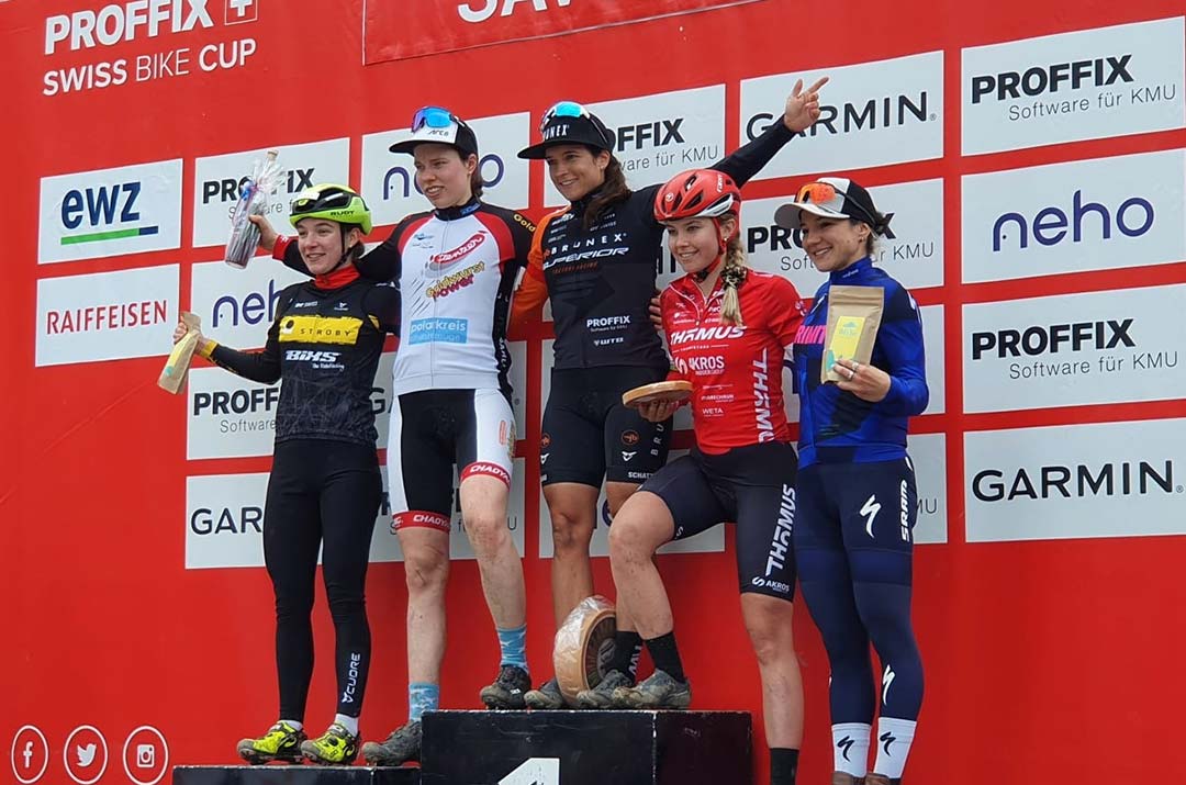 Seraina Leugger takes the leader jersey of the Proffix Swiss Bike Cup