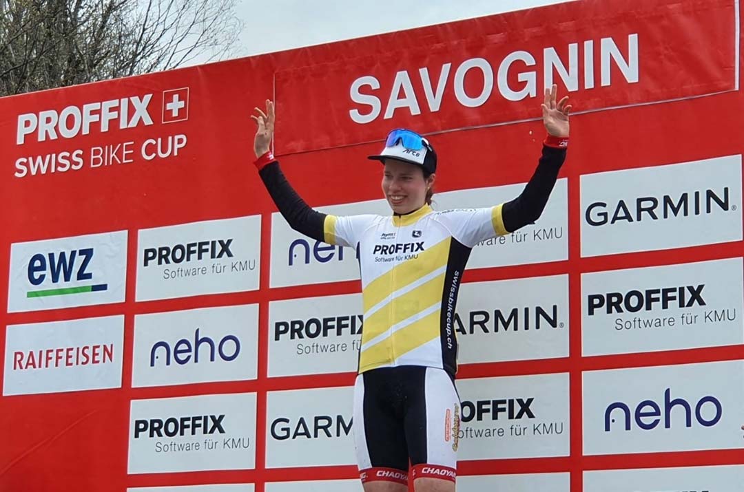 Seraina Leugger takes the leader jersey of the Proffix Swiss Bike Cup